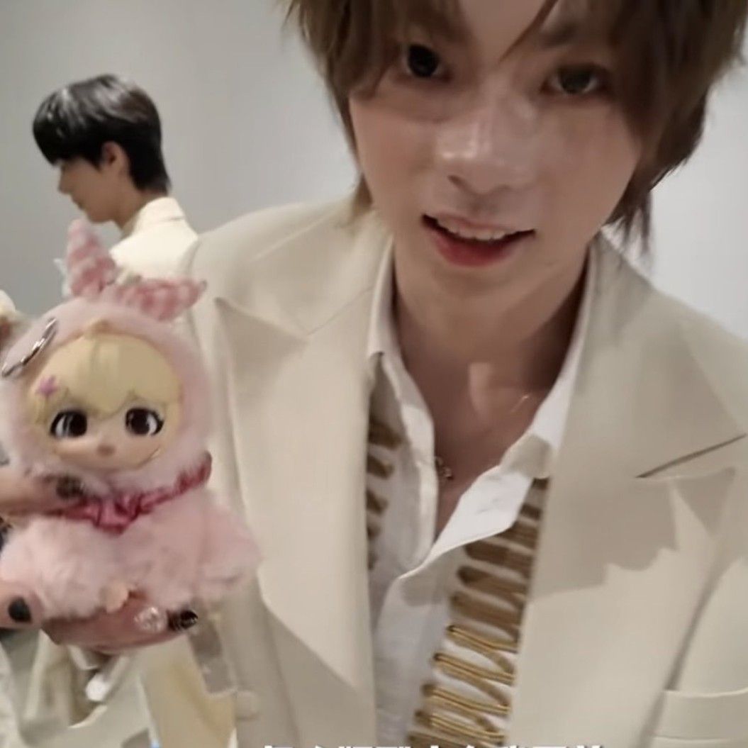 A moment captured by Xiong (NexT1DE)'s fan