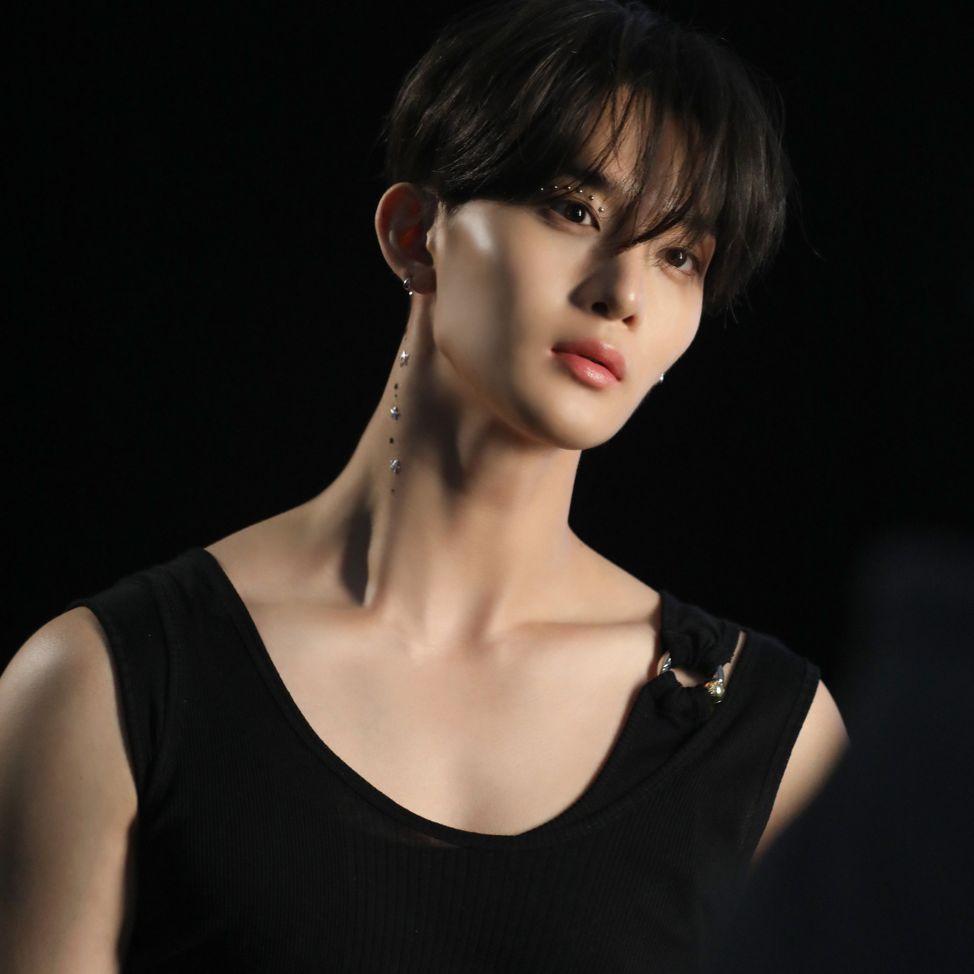 Behind-the-scenes cut of Bae Jinyoung