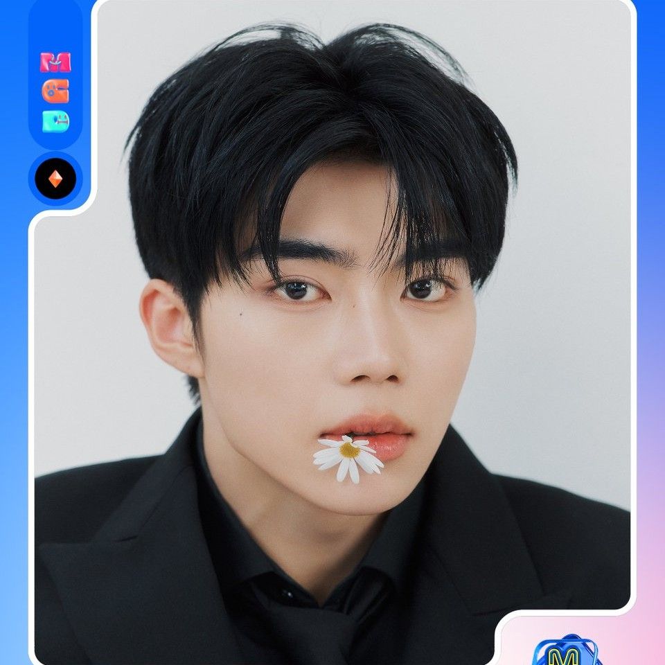 Recent activity shot of Park Gunwook (ZEROBASEONE)