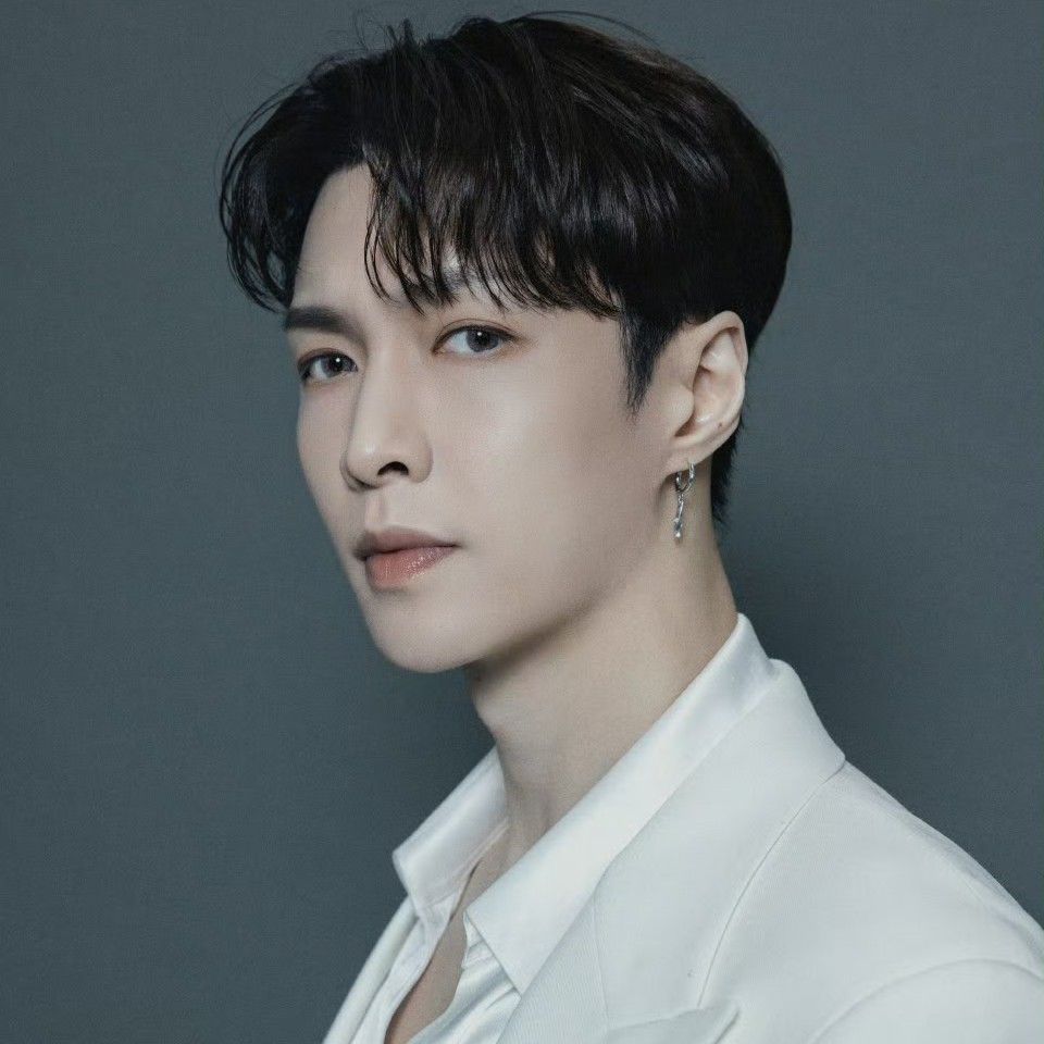 Lay (EXO)的最新活動照片