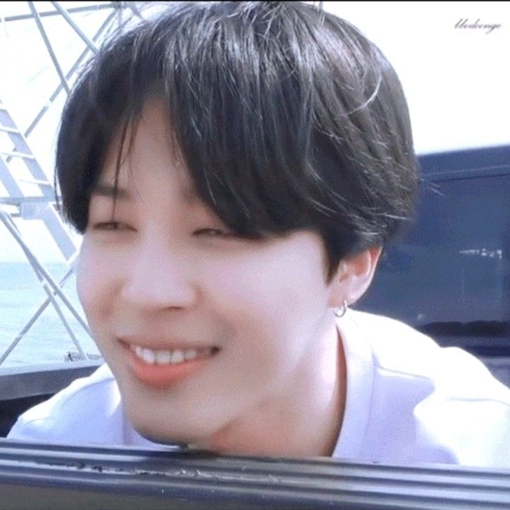 Hot post catching attention from 지민 (방탄소년단)'s fandom