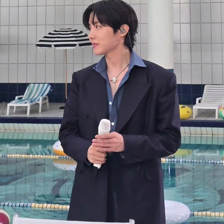 Foto terbaru j-hope (BTS)