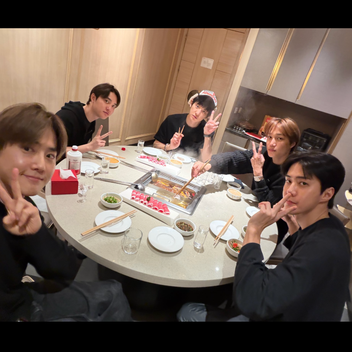 EXOの舞台裏ショット