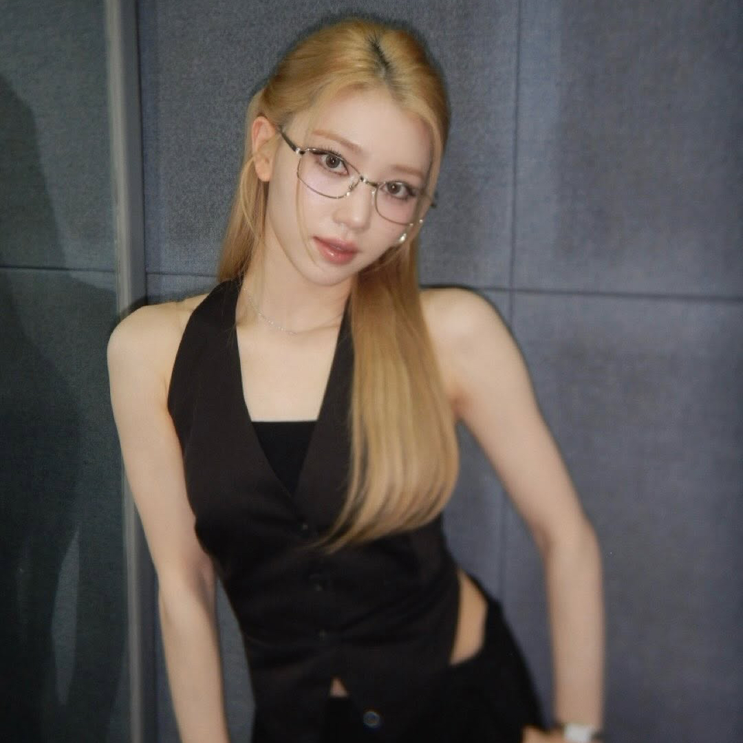 A moment captured by Xiao Ting (Kep1er)'s fan