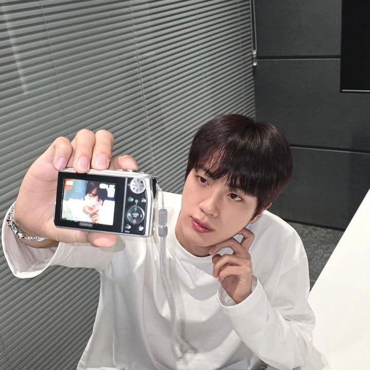 Foto terbaru Jin (BTS)