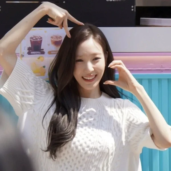 Popular profile picture of Tiffany Young (Girls' Generation) loved by fans
