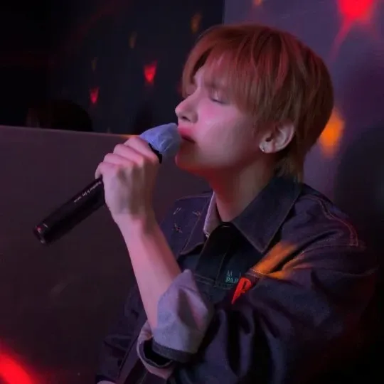 太顯 (TOMORROW X TOGETHER)粉絲拍下的瞬間