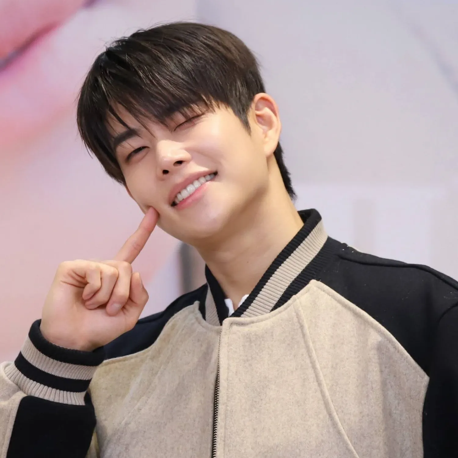 Latest photo of MJ (ASTRO)