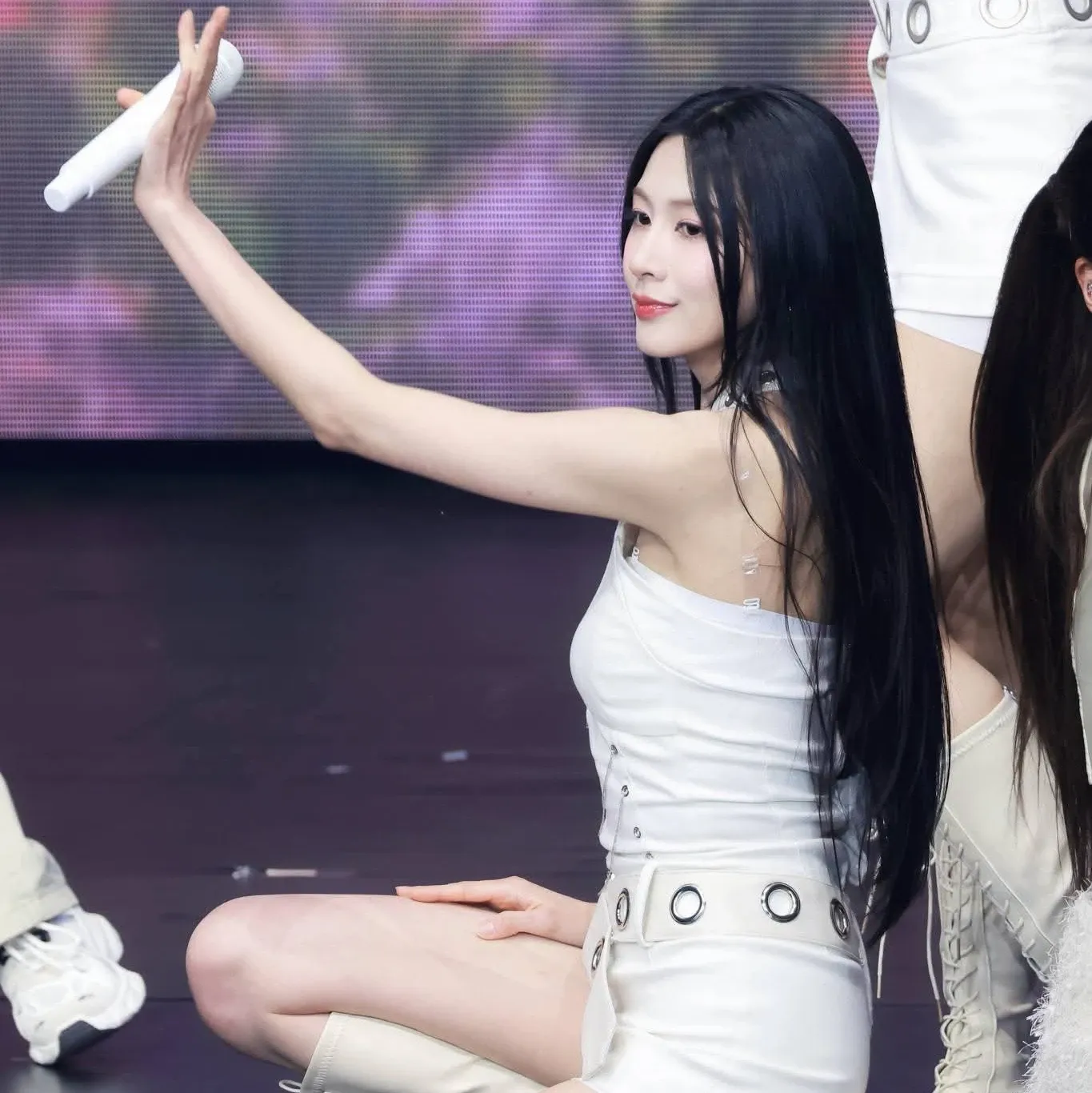 吴夏荣 (Apink)的幕后花絮