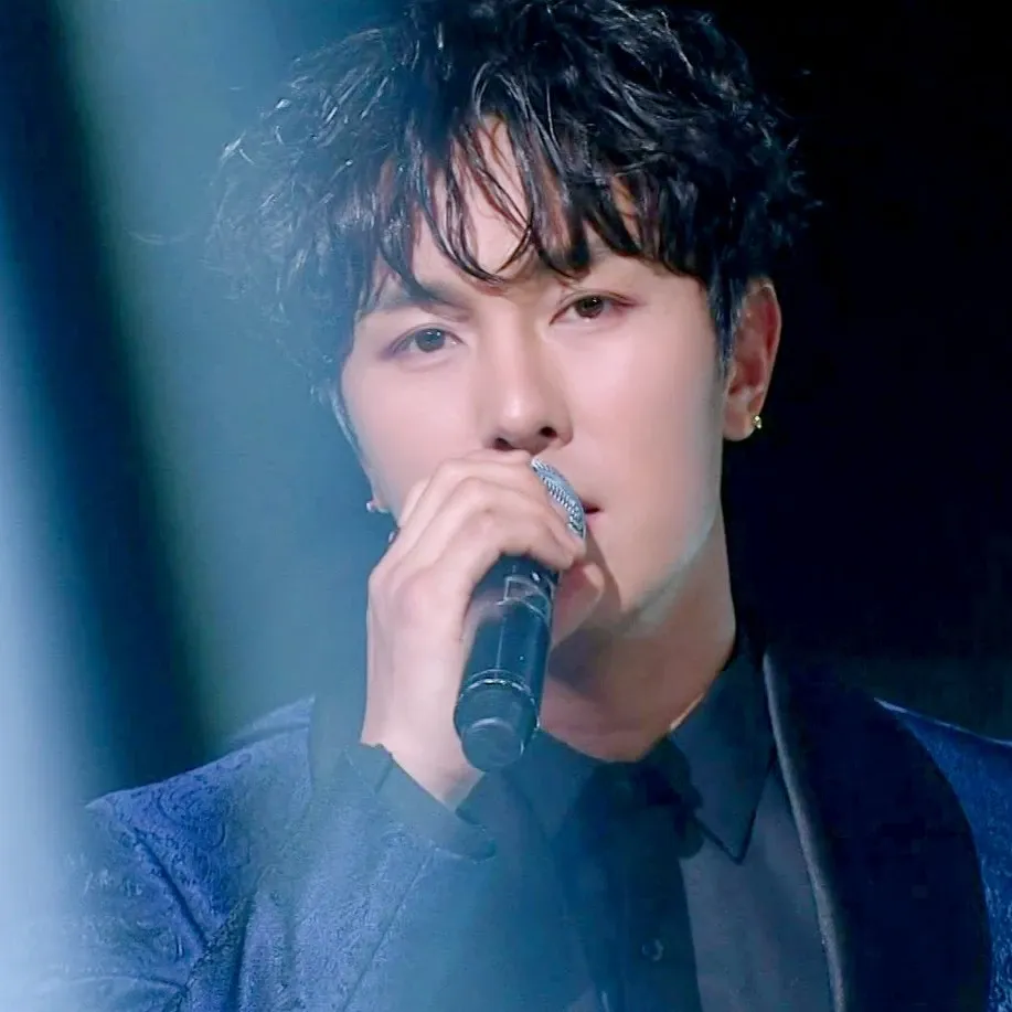 A moment captured by Kim Dongwan (SHINHWA)'s fan