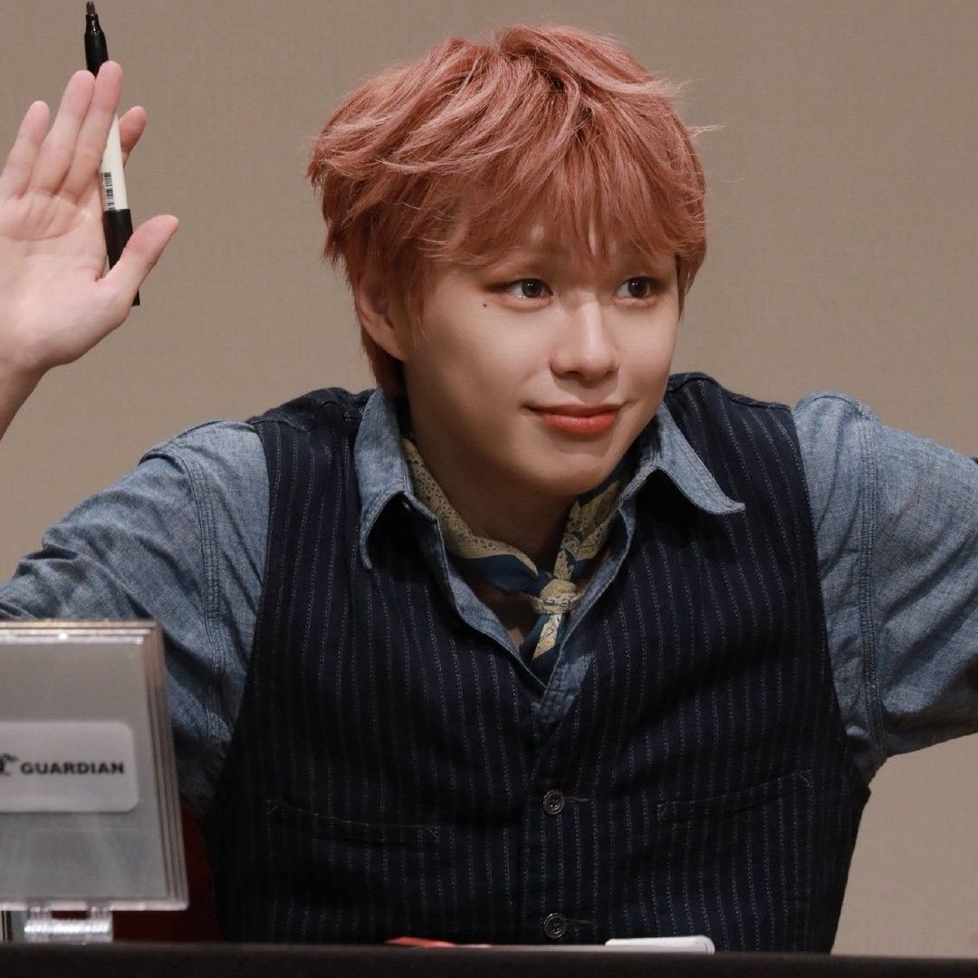 강다니엘의 비하인드 컷