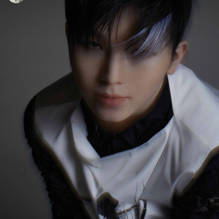 Latest photo of Woozi (SEVENTEEN)
