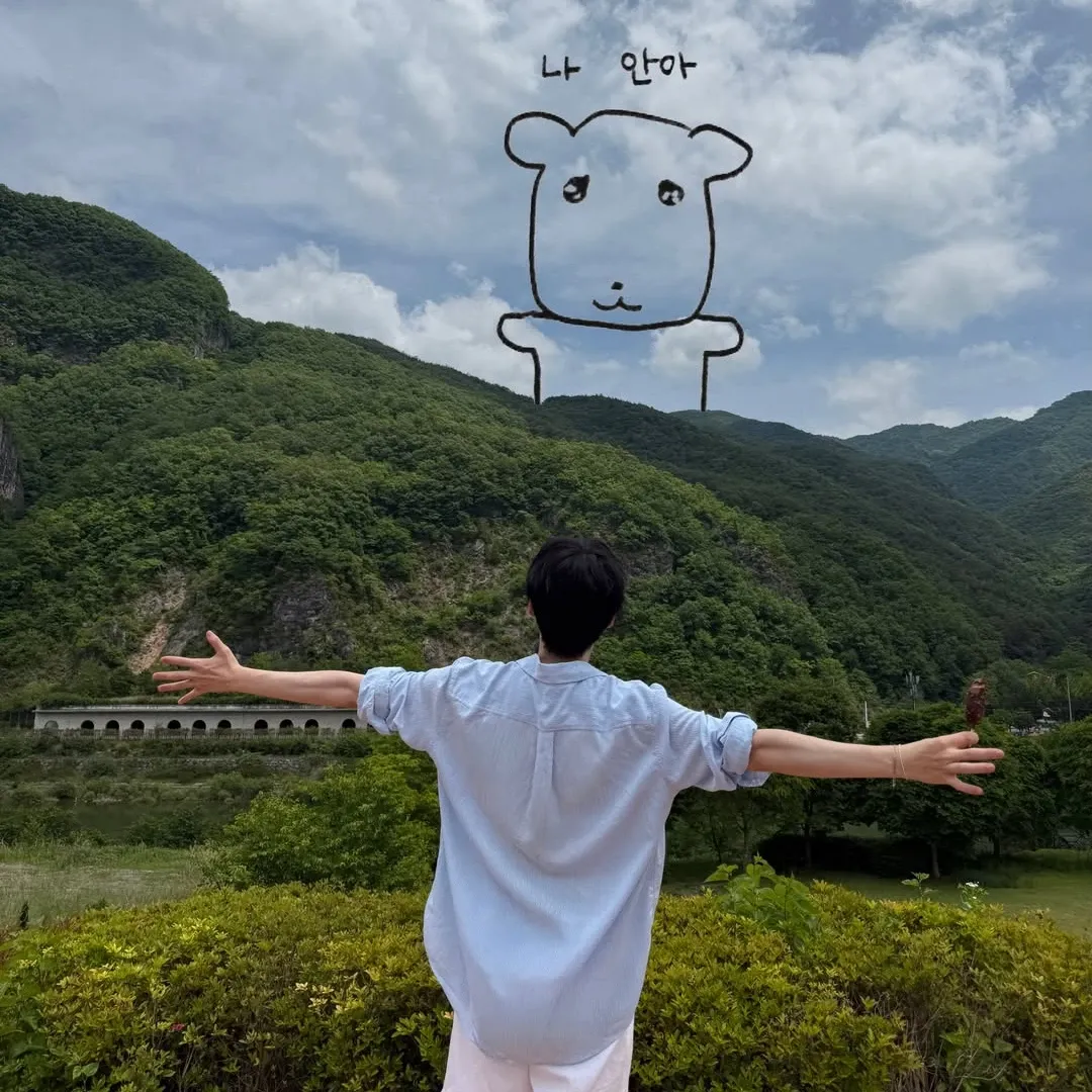 A moment captured by Sung Hanbin (ZEROBASEONE)'s fan