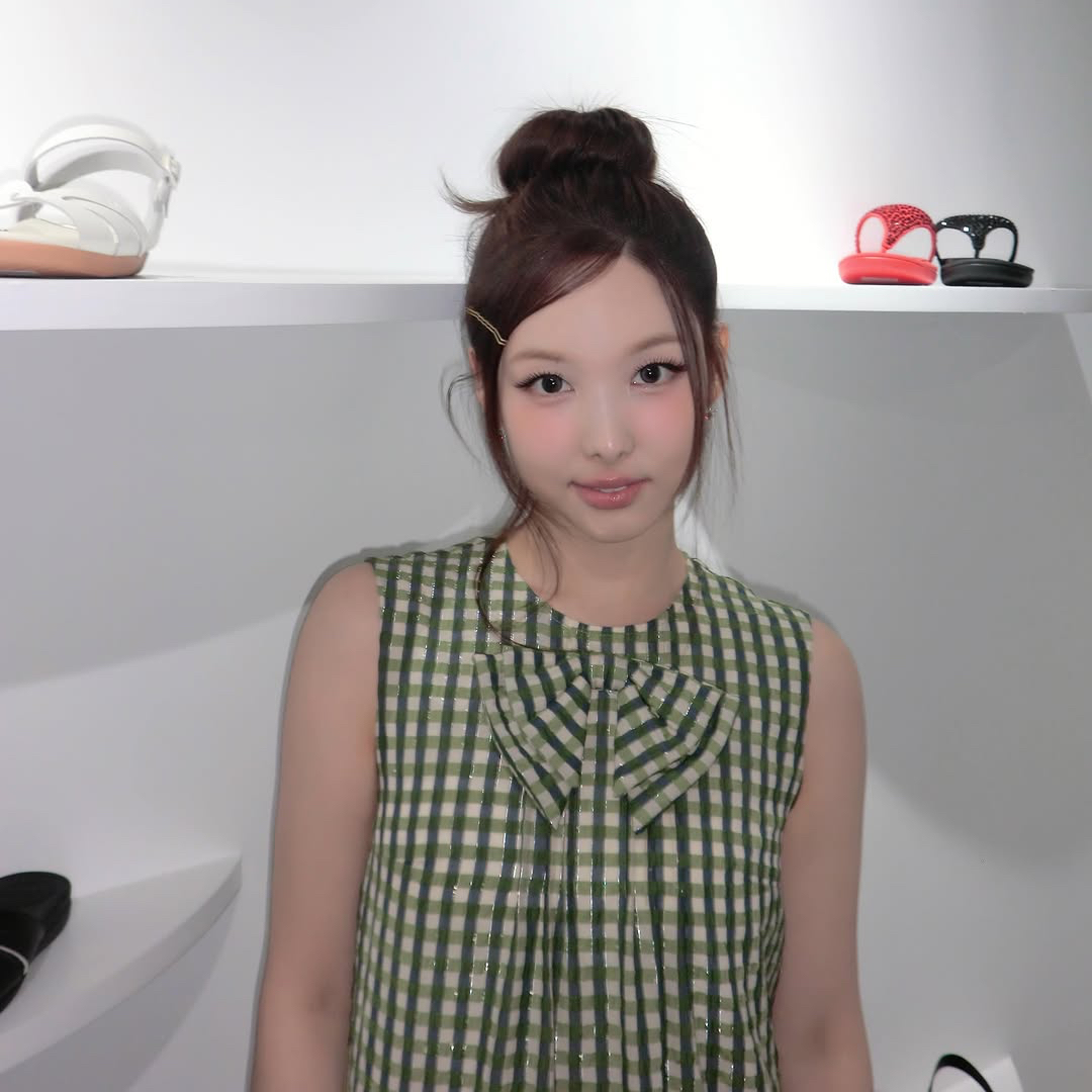 Latest photo of Nayeon (TWICE)