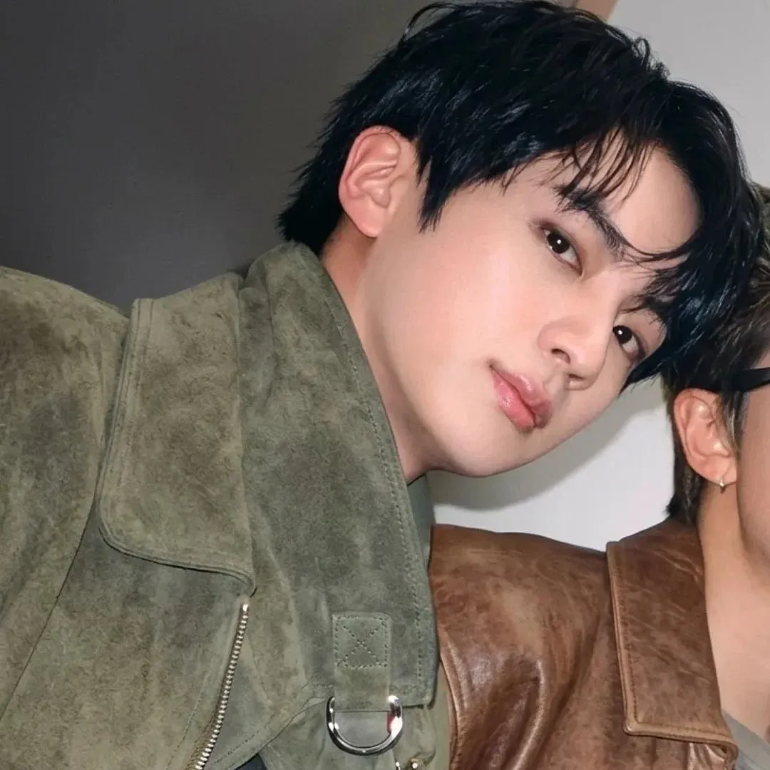 A moment captured by Jin (BTS)'s fan