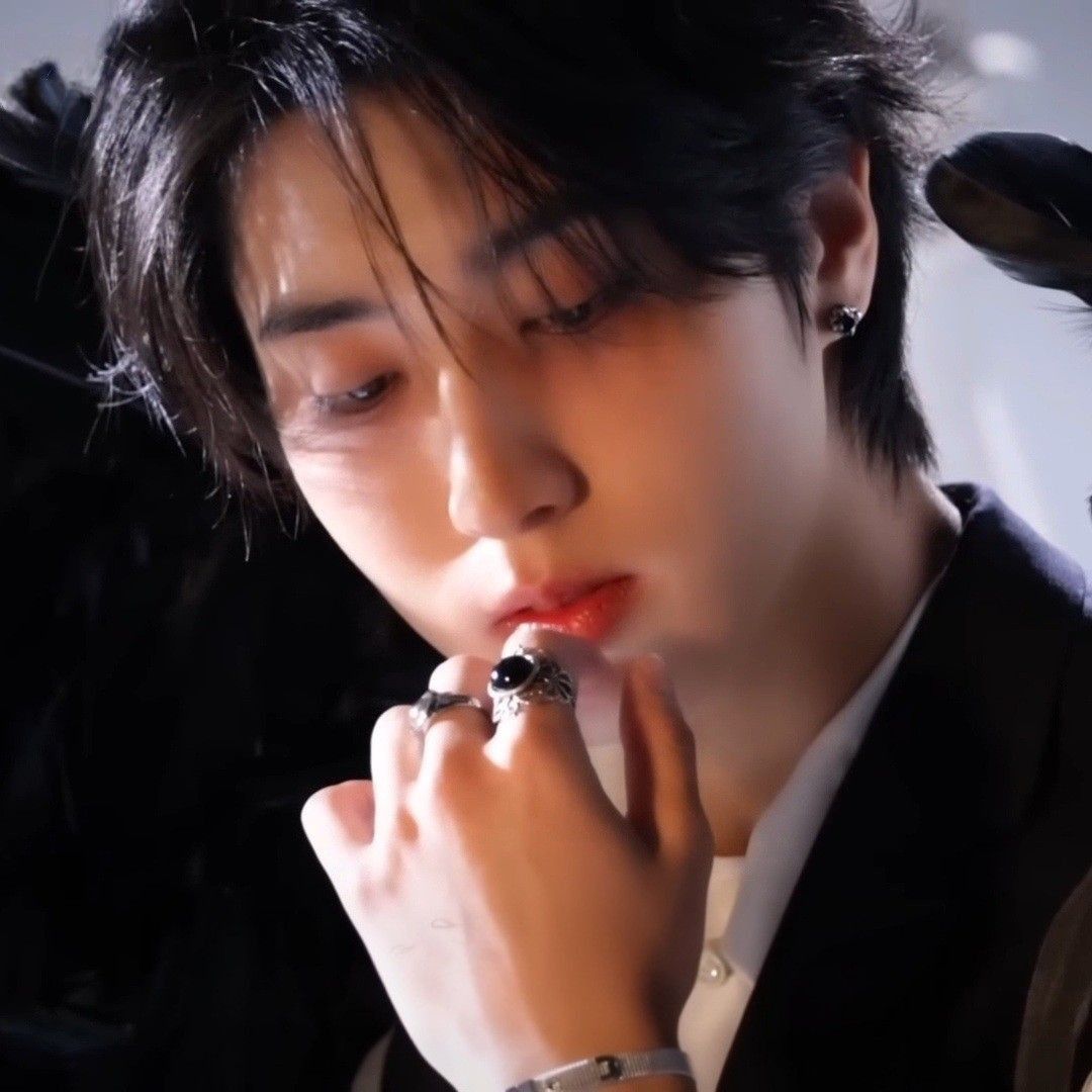 Behind-the-scenes cut of HAN (Stray Kids)