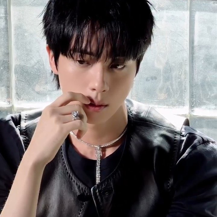 진 (방탄소년단)의 최신 사진