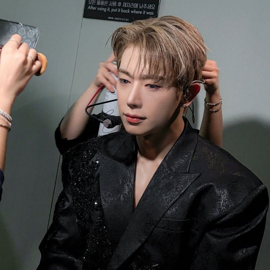 A moment captured by Wonho's fan