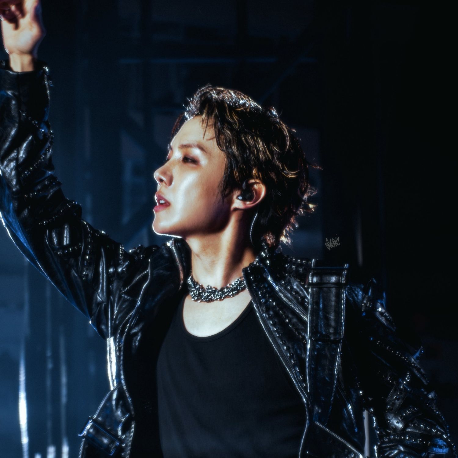 Foto aktivitas terbaru j-hope (BTS)