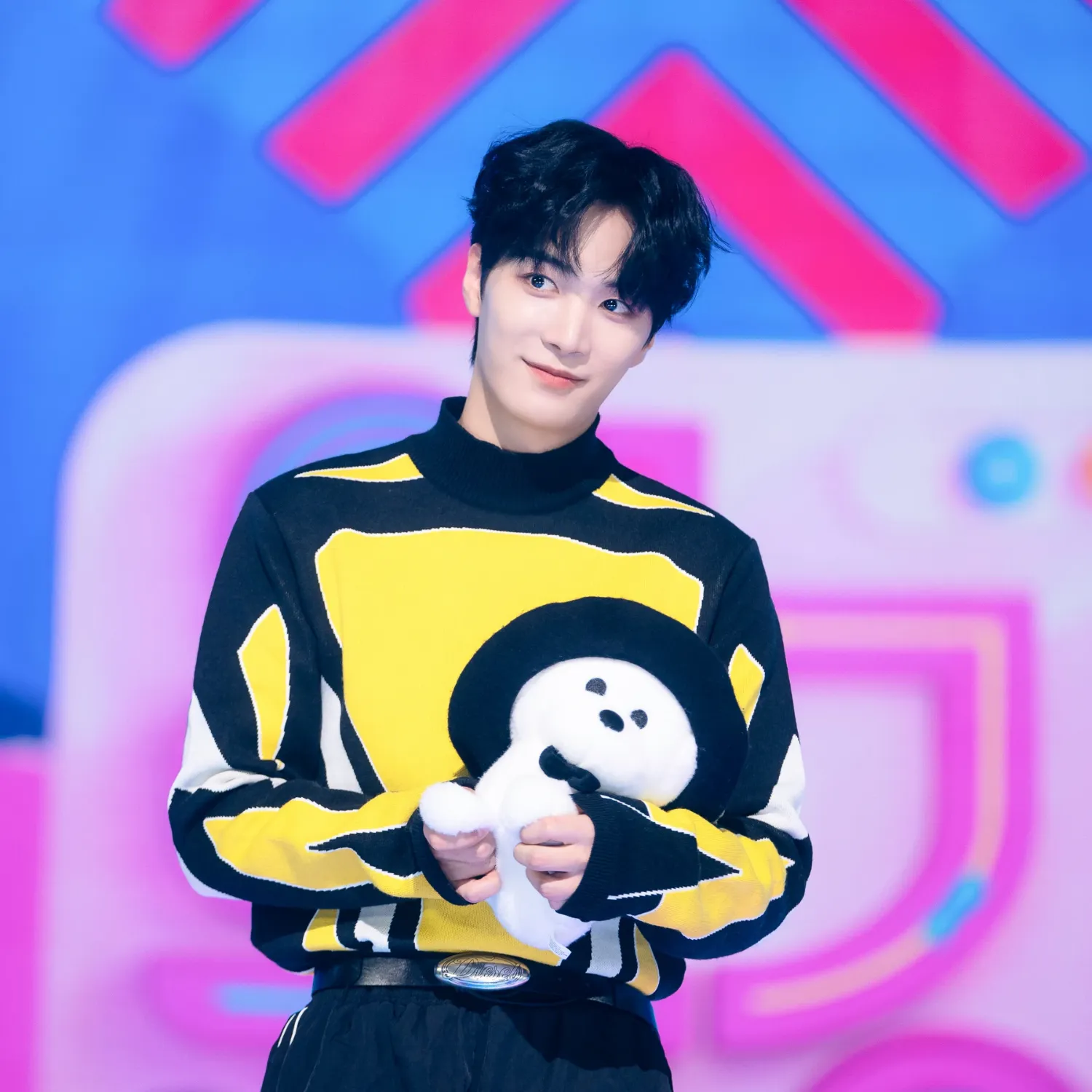 A moment captured by Kim Jonghyeon's fan