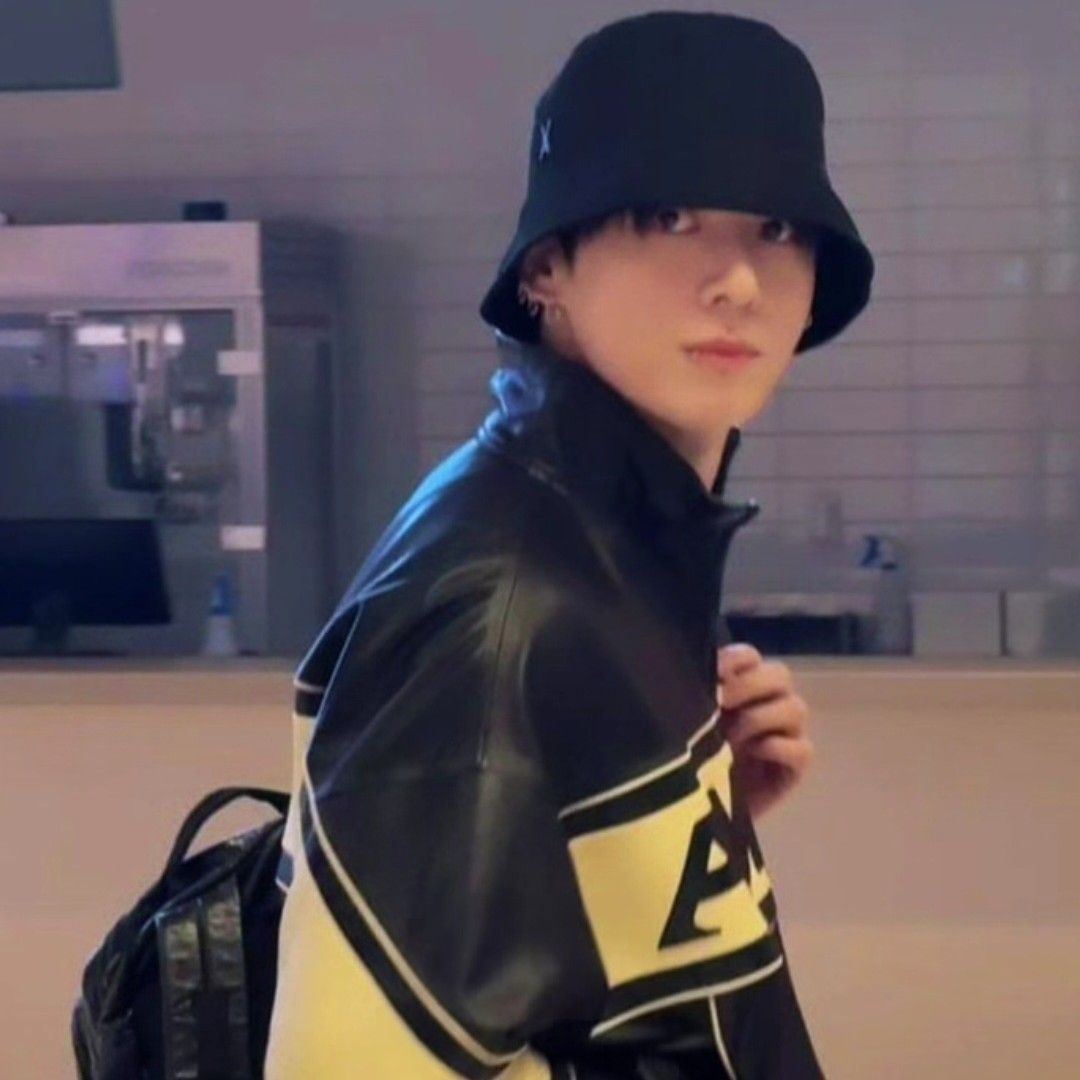 Foto aktivitas terbaru Jungkook (BTS)