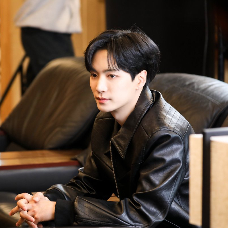 A moment captured by Kim Jonghyeon's fan