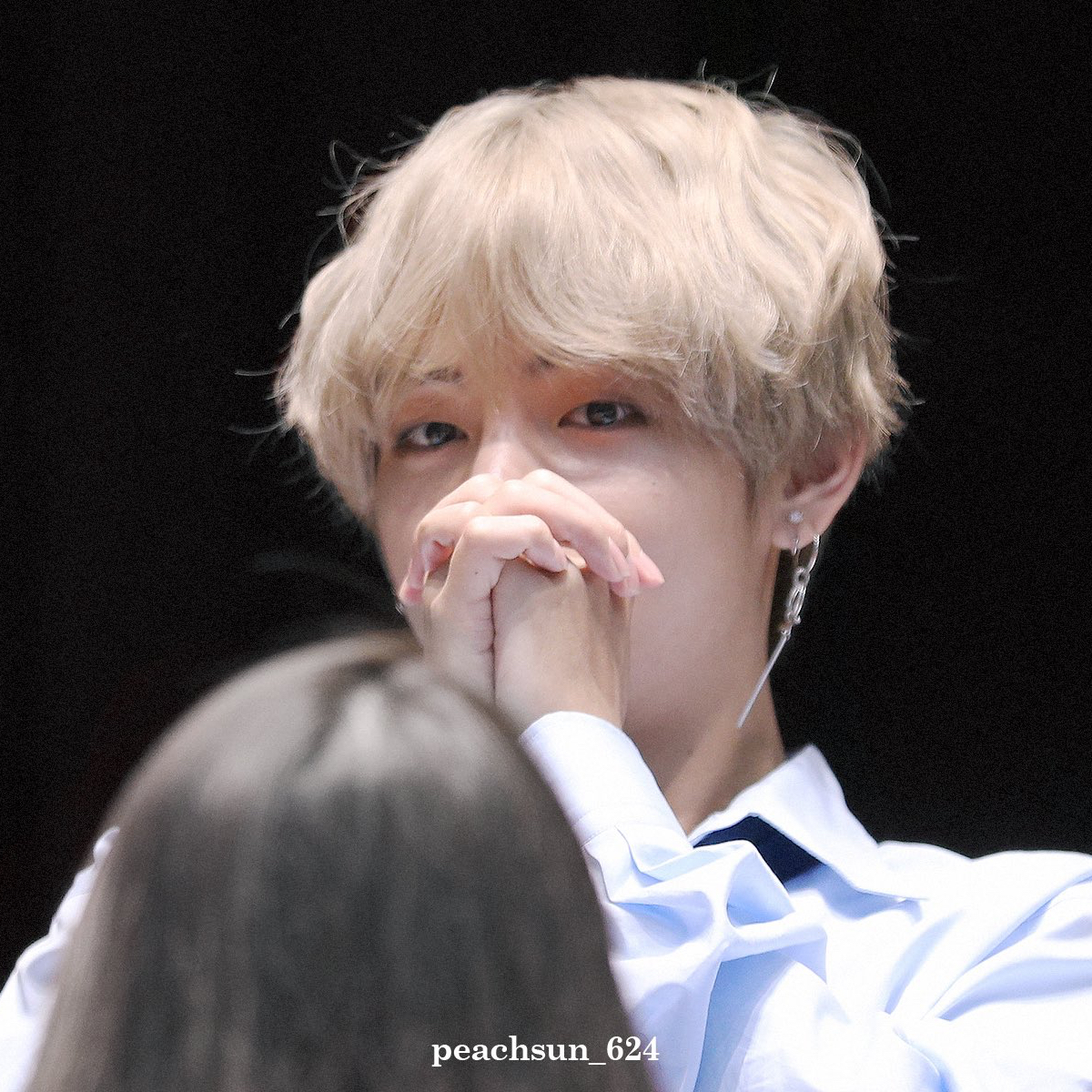 Foto aktivitas terbaru V (BTS)