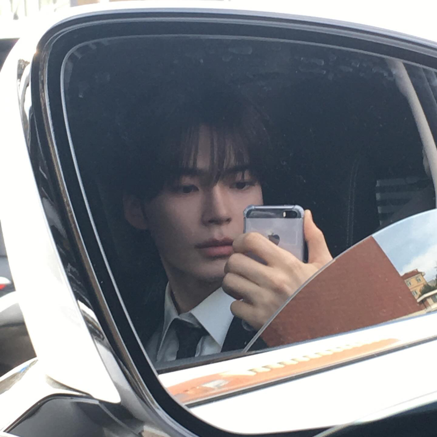 成韩彬 (ZEROBASEONE)的最新活动照片