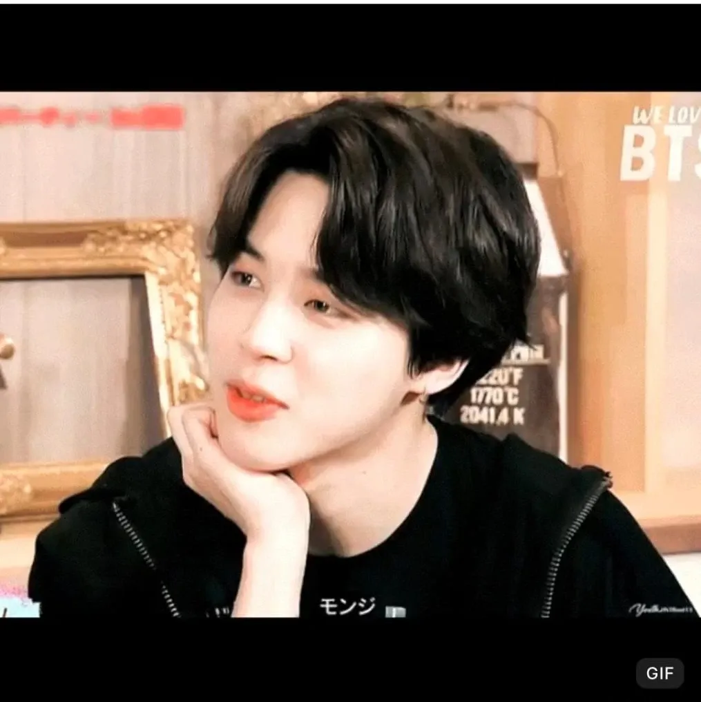 Foto aktivitas terbaru Jimin (BTS)