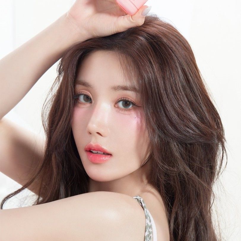 Behind-the-scenes cut of Kwon Eunbi