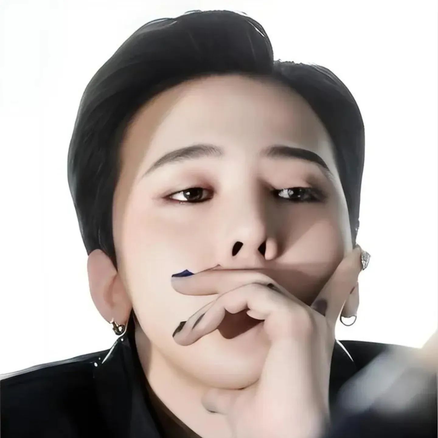 Recent activity shot of G-DRAGON (BIGBANG)