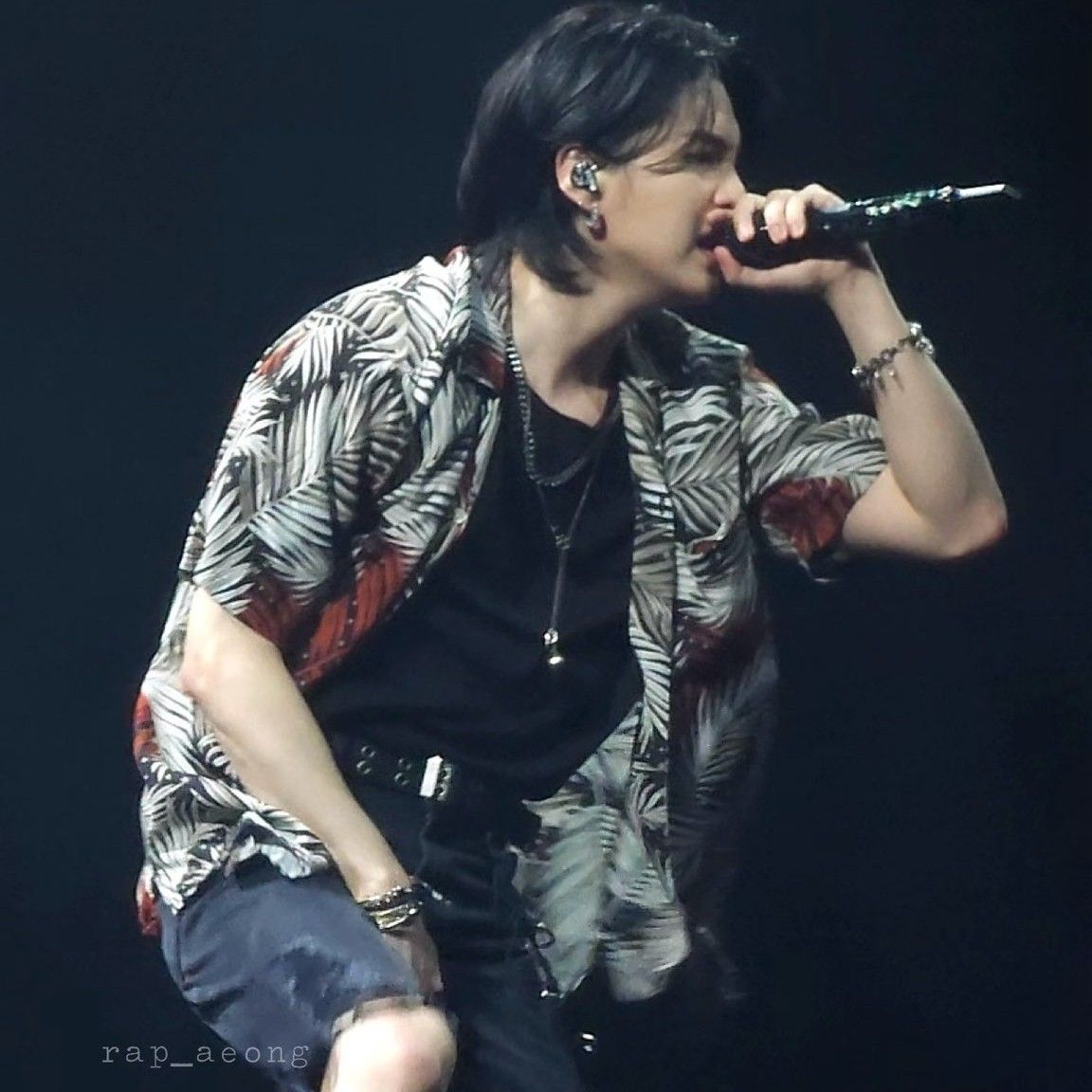 SUGA (BTS)の舞台裏ショット