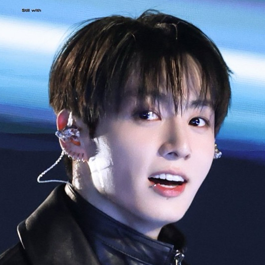 Foto aktivitas terbaru Jungkook (BTS)