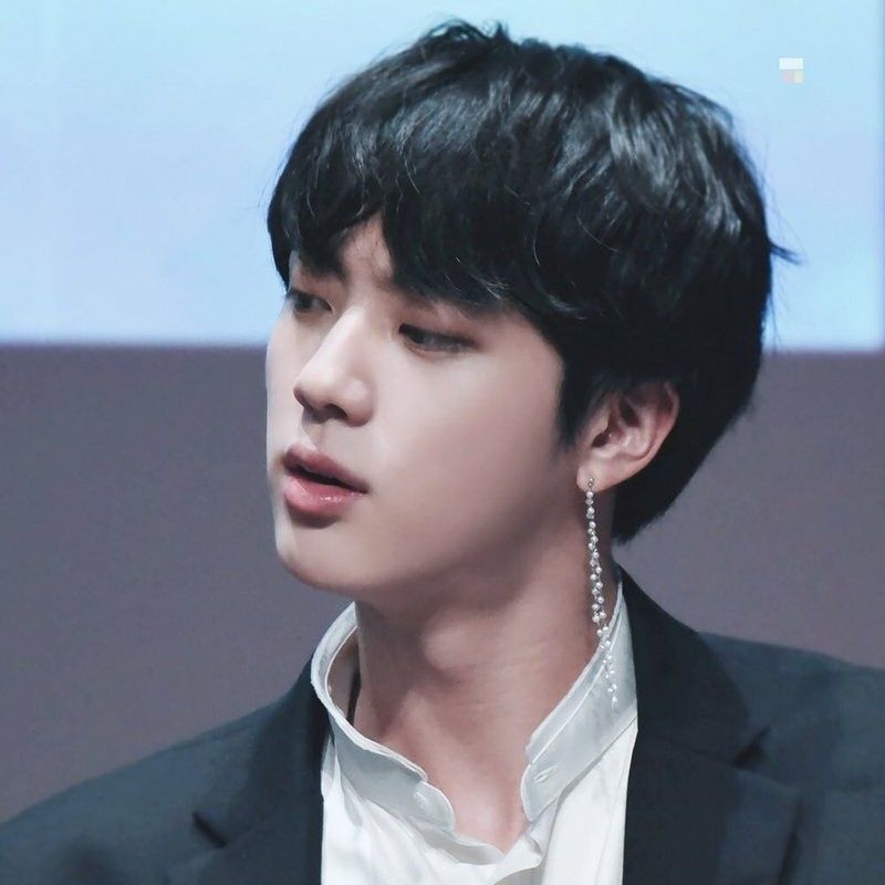 Momen yang diabadikan oleh penggemar Jin (BTS)
