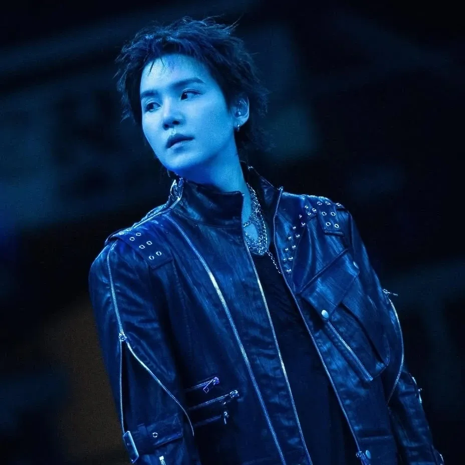 Foto aktivitas terbaru SUGA (BTS)