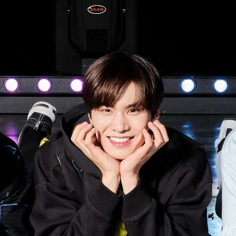 A moment captured by Rocky's fan