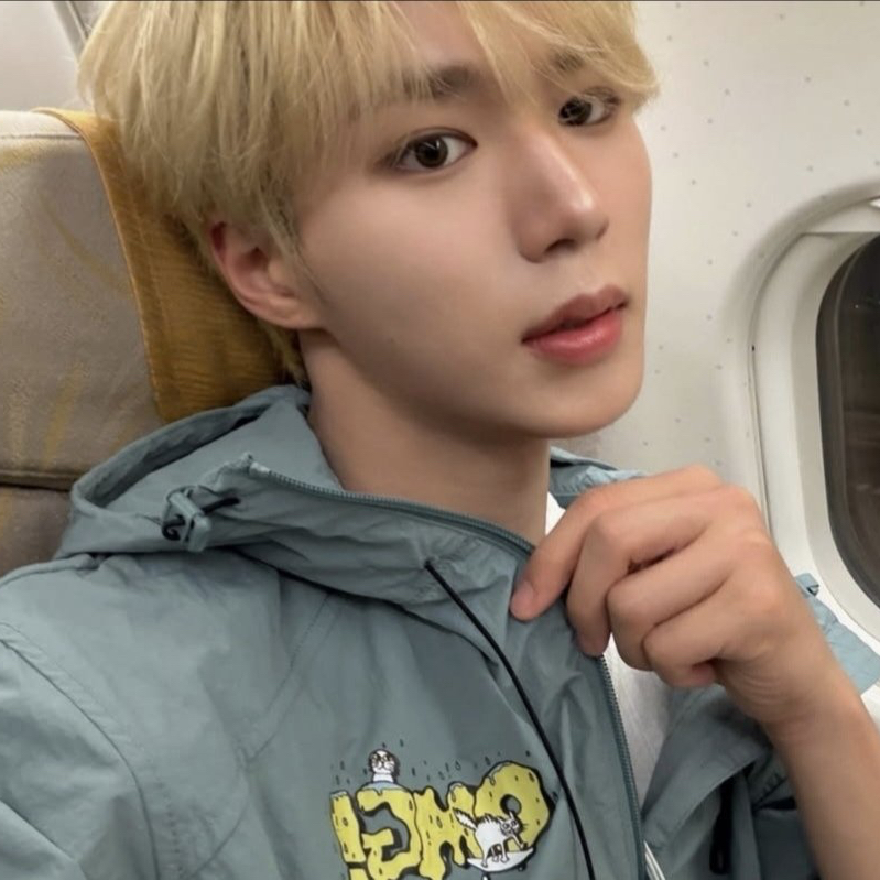 Behind-the-scenes cut of Kim Junseo (ALPHA DRIVE ONE)