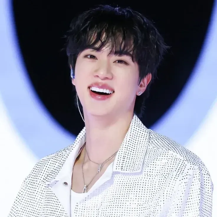 Momen yang diabadikan oleh penggemar Jin (BTS)