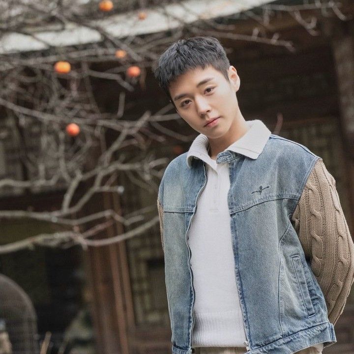 V (防彈少年團)的最新照片