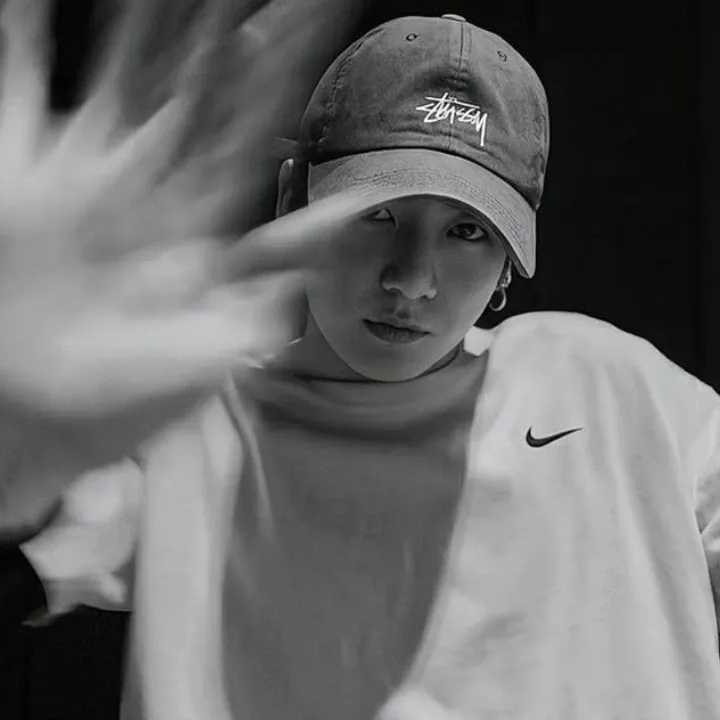 Foto aktivitas terbaru Jungkook (BTS)