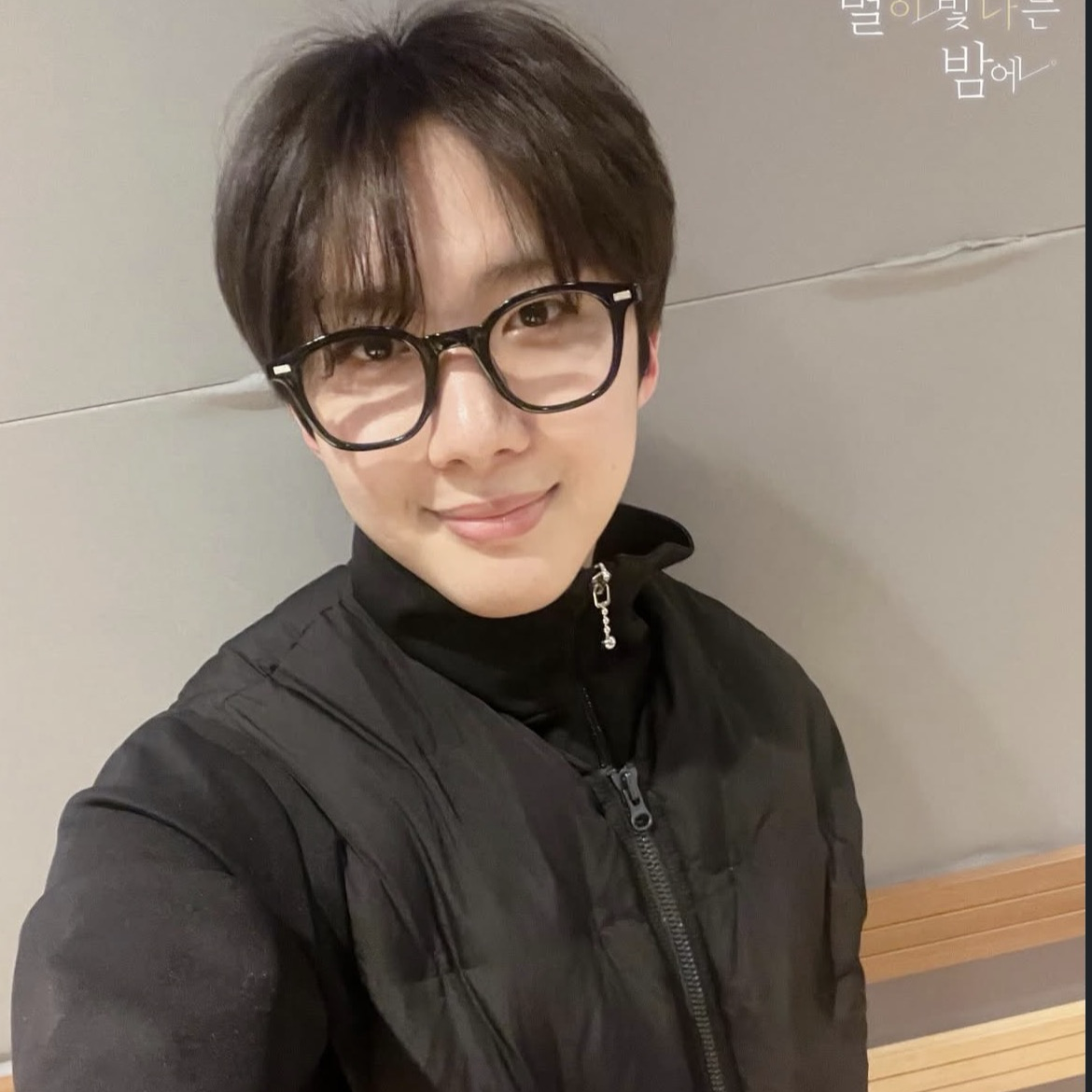 A moment captured by PENTAGON's fan