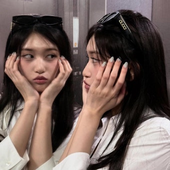 Behind-the-scenes cut of Leeseo (IVE)