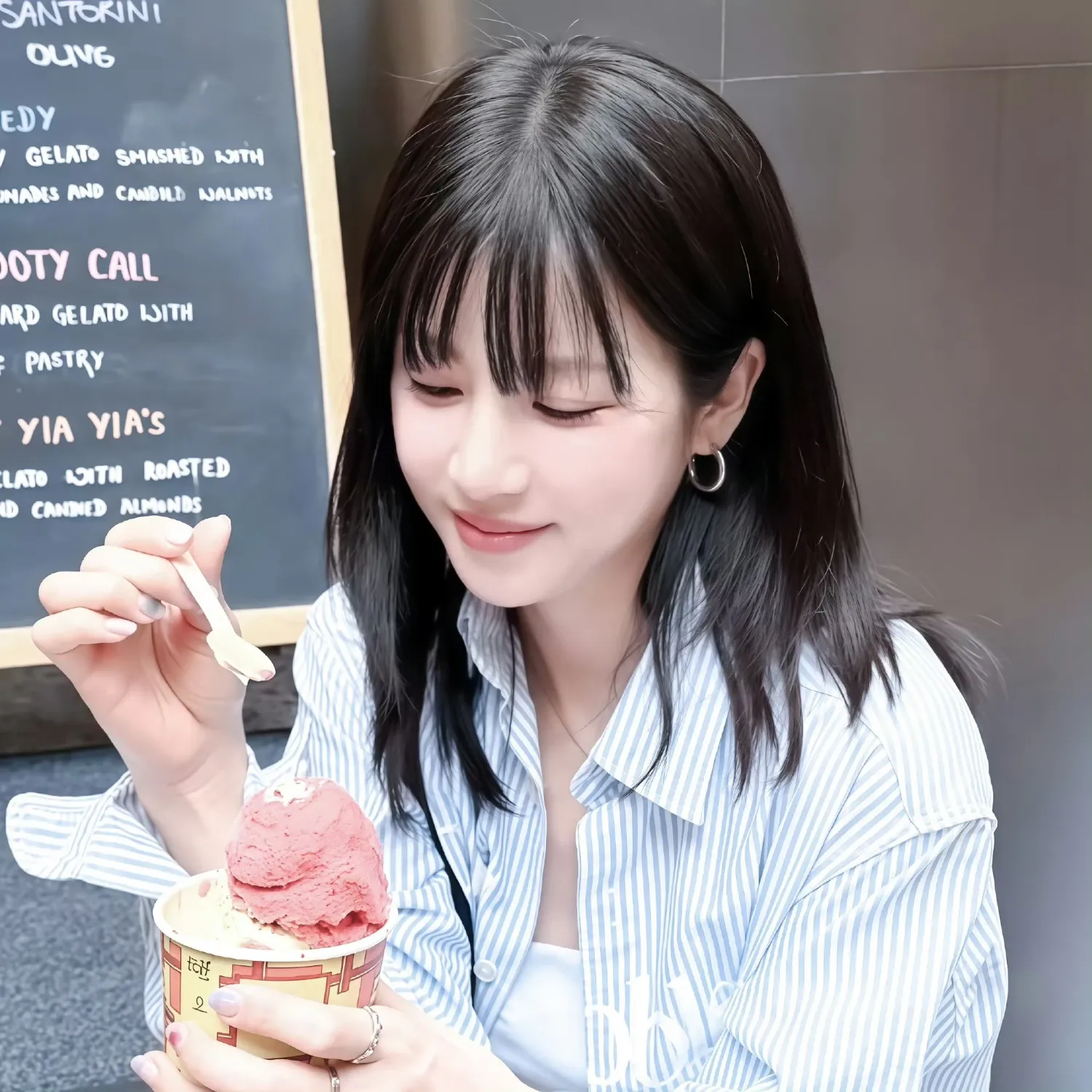 Behind-the-scenes cut of Park Chorong (Apink)