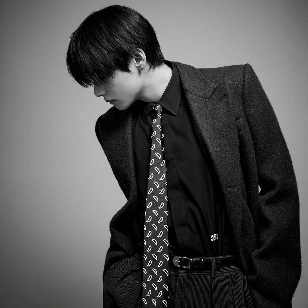 뷔 (방탄소년단)의 최신 사진