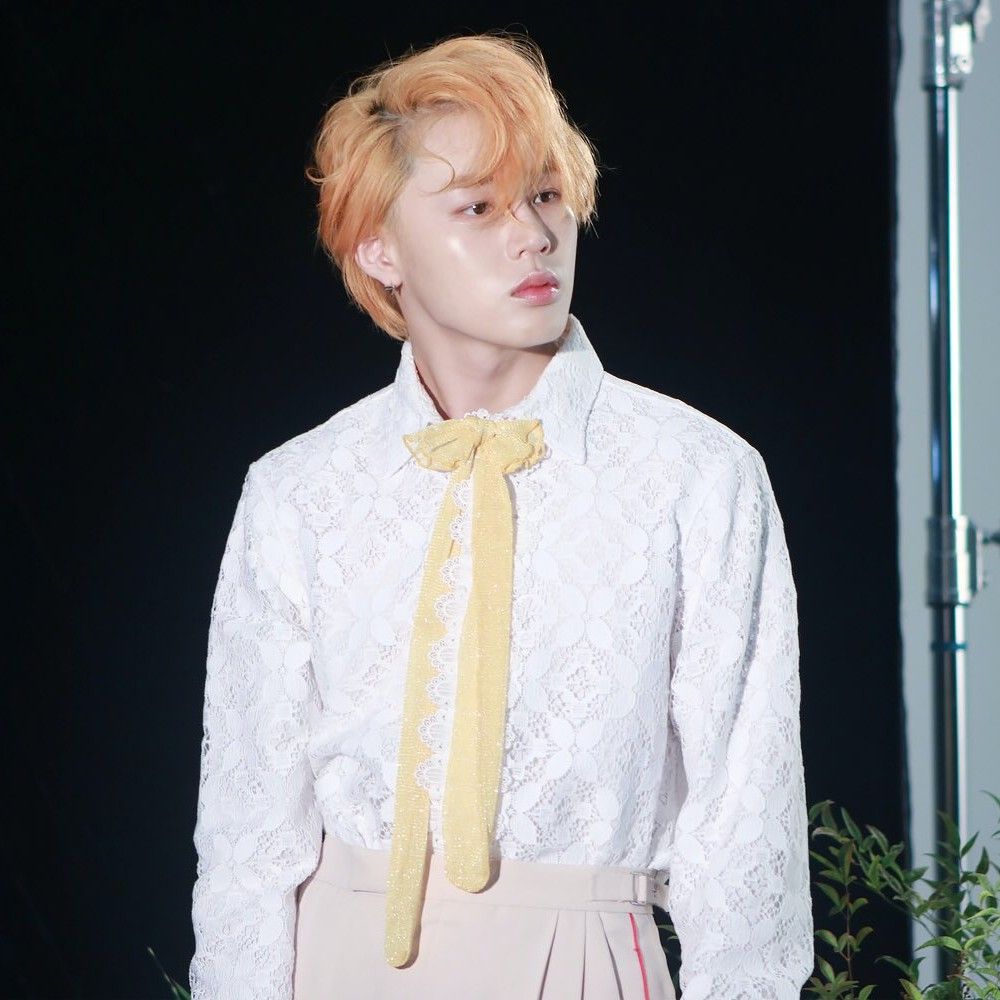 A moment captured by Ha Sungwoon's fan