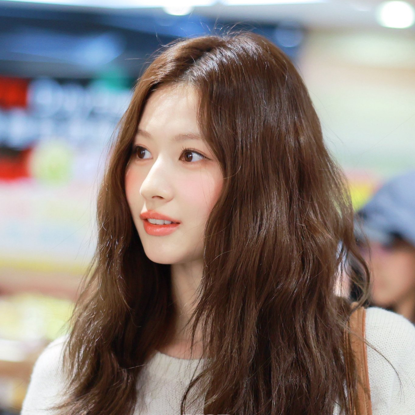 Foto aktivitas terbaru Sana (TWICE)