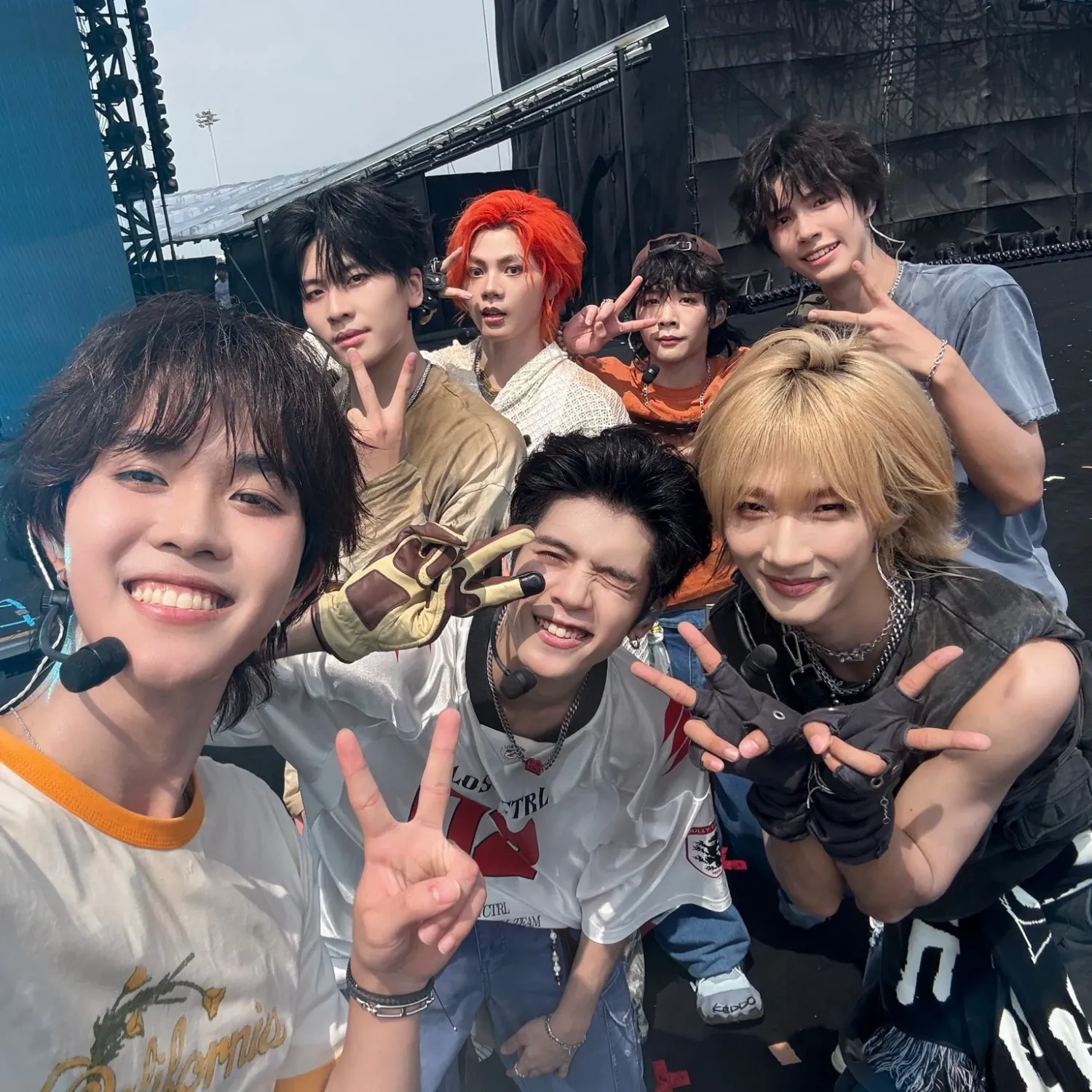 Behind-the-scenes cut of NexT1DE