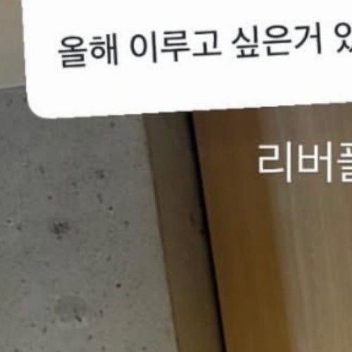 Latest photo of Chloe (cignature)