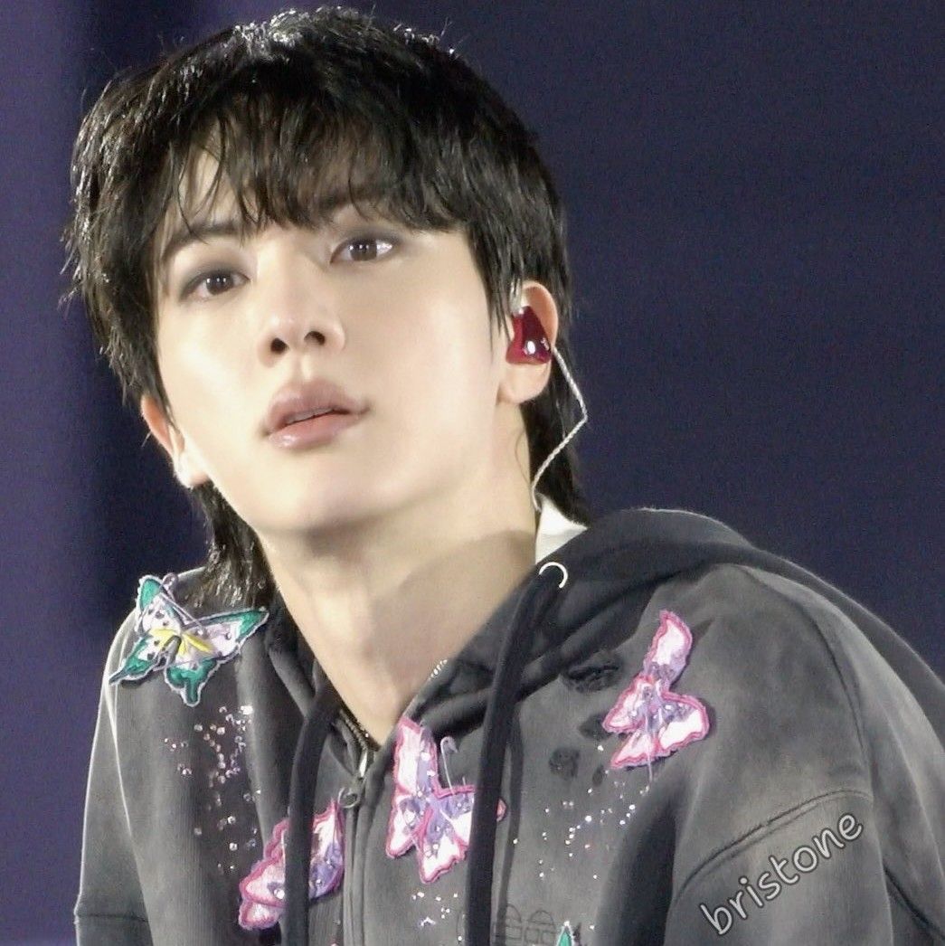 Foto aktivitas terbaru Jin (BTS)