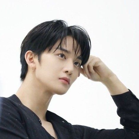 Behind-the-scenes cut of Bae Jinyoung